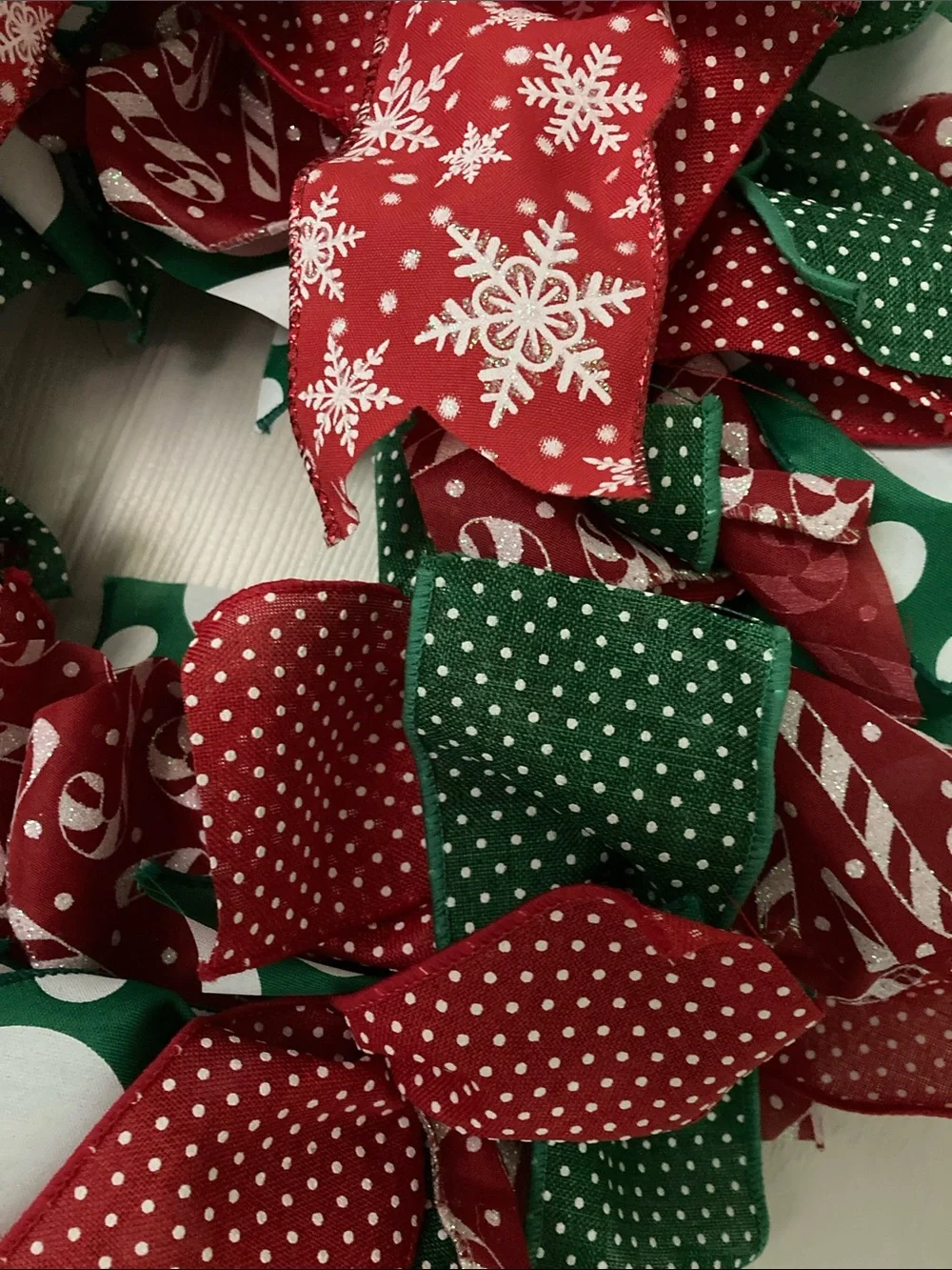 HANDMADE DOOR WREATH ROUND CHRISTMAS POLKA DOTS RED GREEN NWT